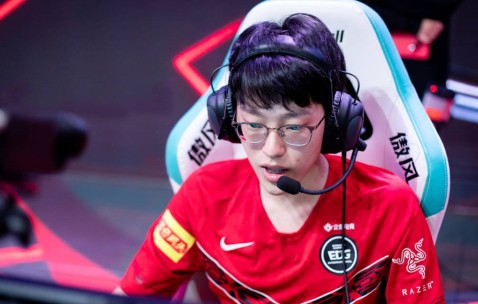 开云体育-Scout回归赛场，战术调整首场状态亮眼，雄鹿观众沸腾！的简单介绍