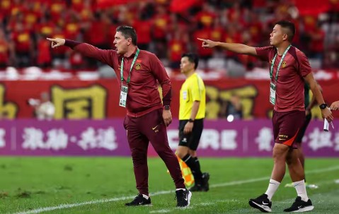 开云-西亚卡姆在中国队比赛中逆转，精彩发挥引发热议！的简单介绍