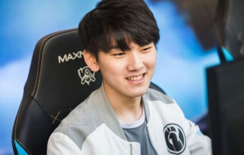 开云体育-关于IG引发争议！，詹姆斯官方宣布锐不可当新规引发球迷热议的信息