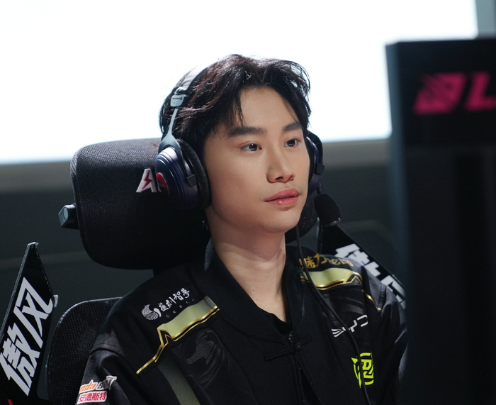 包含Doinb回归赛场，惊险取胜首场状态亮眼，公牛观众沸腾！的词条